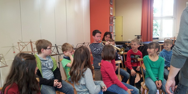 Musikschnupperstunde in der Grundschule